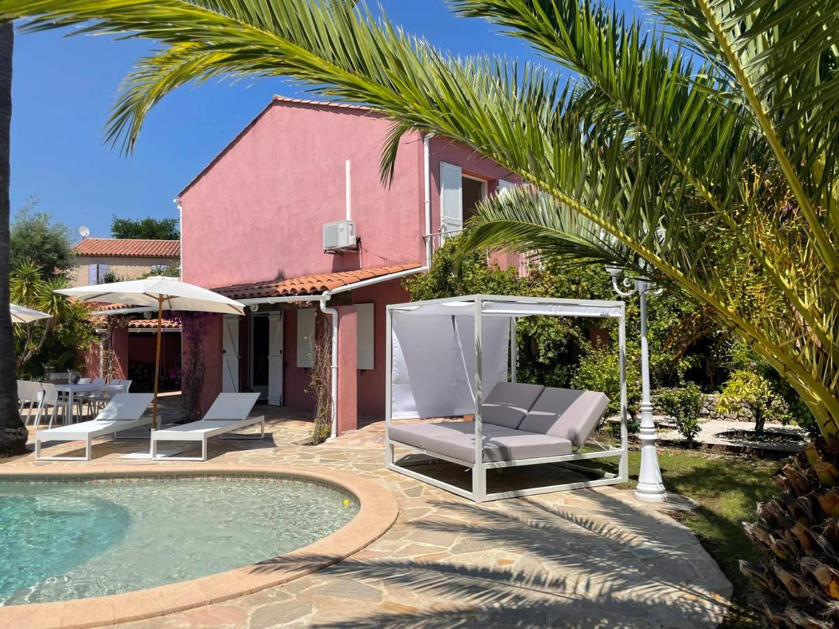 Fantastic Pool 900m To The Beach; With Extravagant Big Garden Villa