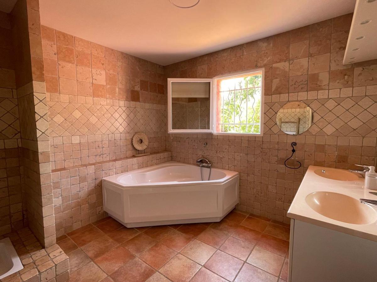 Fantastic Pool 900m To The Beach; With Extravagant Big Garden Villa *
